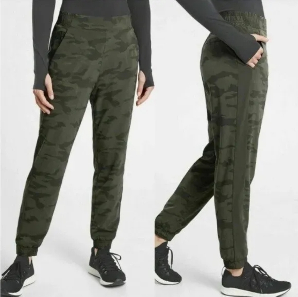 Athleta Brooklyn Textured Lined Jogger in Green Camo